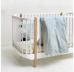 Lit Bébé évolutif Wood - Chêne 17 Lit Bébé évolutif Wood - Chêne -LES ENFANTS DU DESIGN Soldes 041424 lit bebe wood chene oliver furniture 1 1264x1234