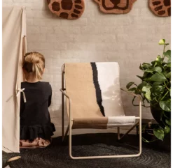 Ferm LIVING Chaise Enfant Desert - Cachemire/Soil -LES ENFANTS DU DESIGN Soldes chaise enfant desert soil sable ferm living 4 1264x1234