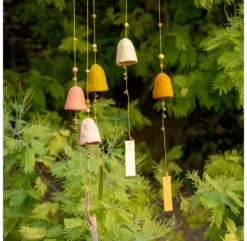 Clochette à Suspendre - Or -LES ENFANTS DU DESIGN Soldes clochette a suspendre feutre laine papier or muskhane 3 1264x1234