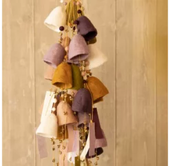 Clochette à Suspendre - Or -LES ENFANTS DU DESIGN Soldes clochette a suspendre feutre laine papier or muskhane 4 1264x1234