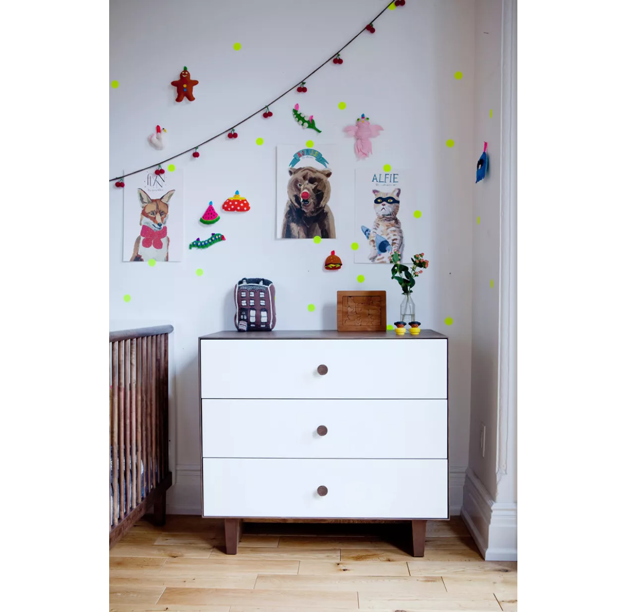 Commode Merlin Rhea 3 Tiroirs - Blanc/Noyer 4 Commode Merlin Rhea 3 Tiroirs - Blanc/Noyer – Image 2