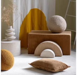 Trio De Poufs Rainbow En Velours Côtelé - Toffee -LES ENFANTS DU DESIGN Soldes ensemble de poufs rainbow toffee wigiwama 2 1264x1234