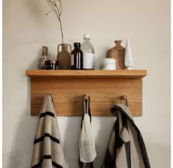 Ferm LIVING Etagère Patères Place Rack - Small -LES ENFANTS DU DESIGN Soldes etagere pateres place rack small ferm living 4 1264x1234