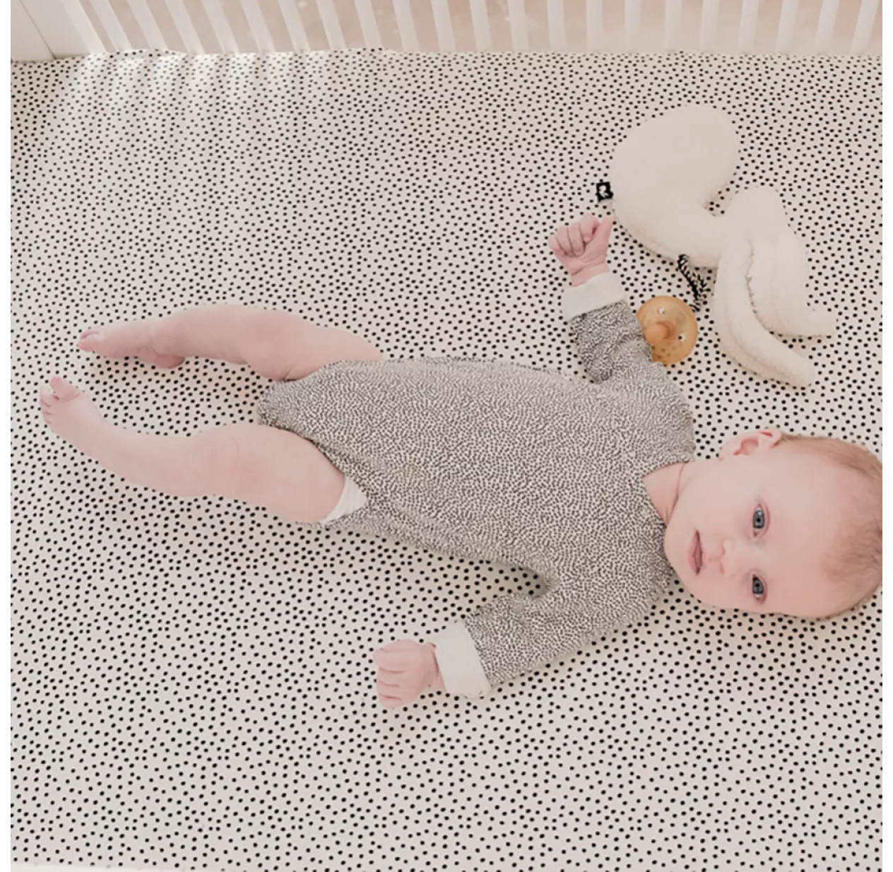 Drap Housse Bébé Cozy Dots - Blanc Cassé 5 Drap Housse Bébé Cozy Dots - Blanc Cassé – Image 3