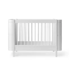 Lit Bébé évolutif Mini+ Wood Sans Kit De Conversion - Blanc -LES ENFANTS DU DESIGN Soldes lit bebe evolutif wood mini plus sans kit blanc oliver furniture 1 1264x1234 1