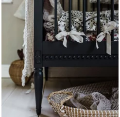 Lit Bébé évolutif Et Son Matelas - Deep Green -LES ENFANTS DU DESIGN Soldes lit bebe gustavienne deep green 3 1264x1234