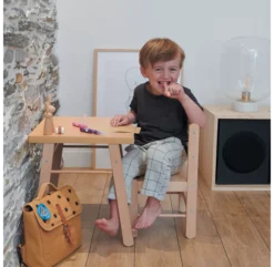 Table Gabriel Et Chaise Enfant Louise - Vieux Rose 11 Table Gabriel Et Chaise Enfant Louise - Vieux Rose -LES ENFANTS DU DESIGN Soldes table gabriel chaise louise combelle hetre vieux rose combelle 5 1264x1234